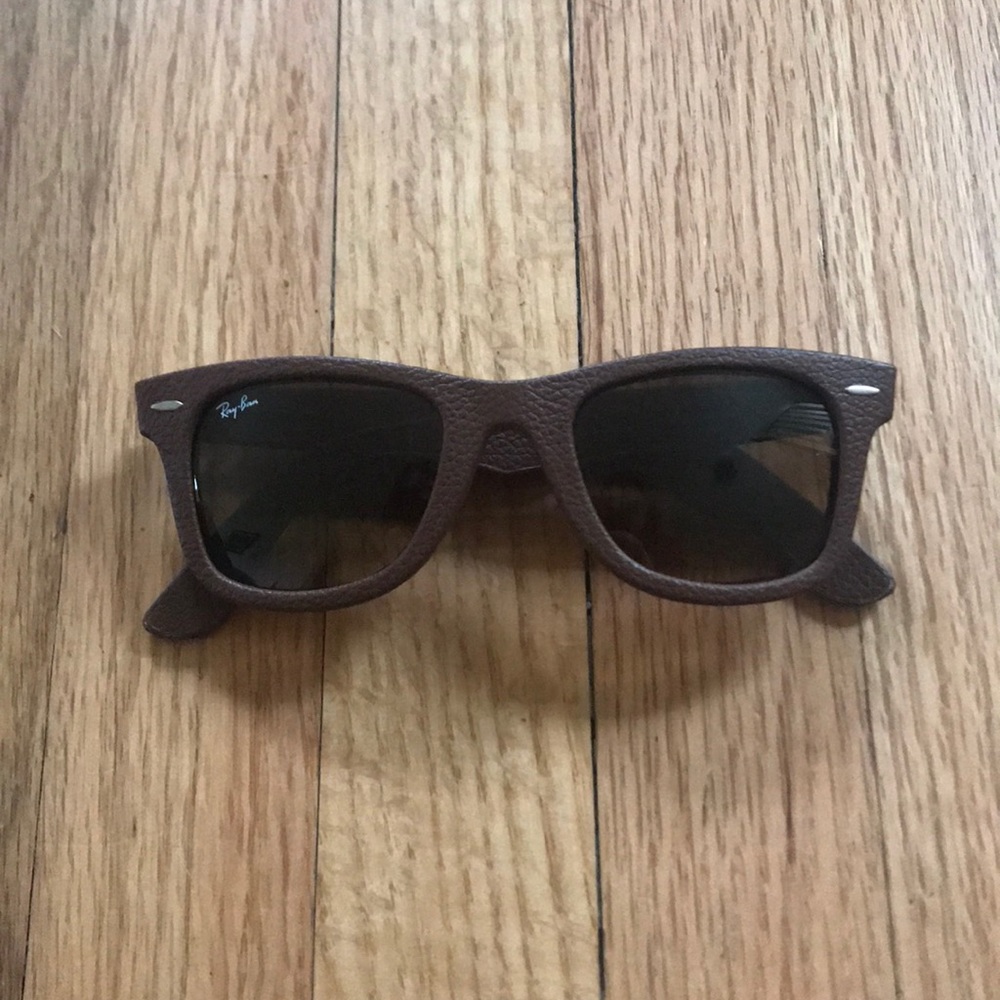 NWOT leather finish Ray Bans